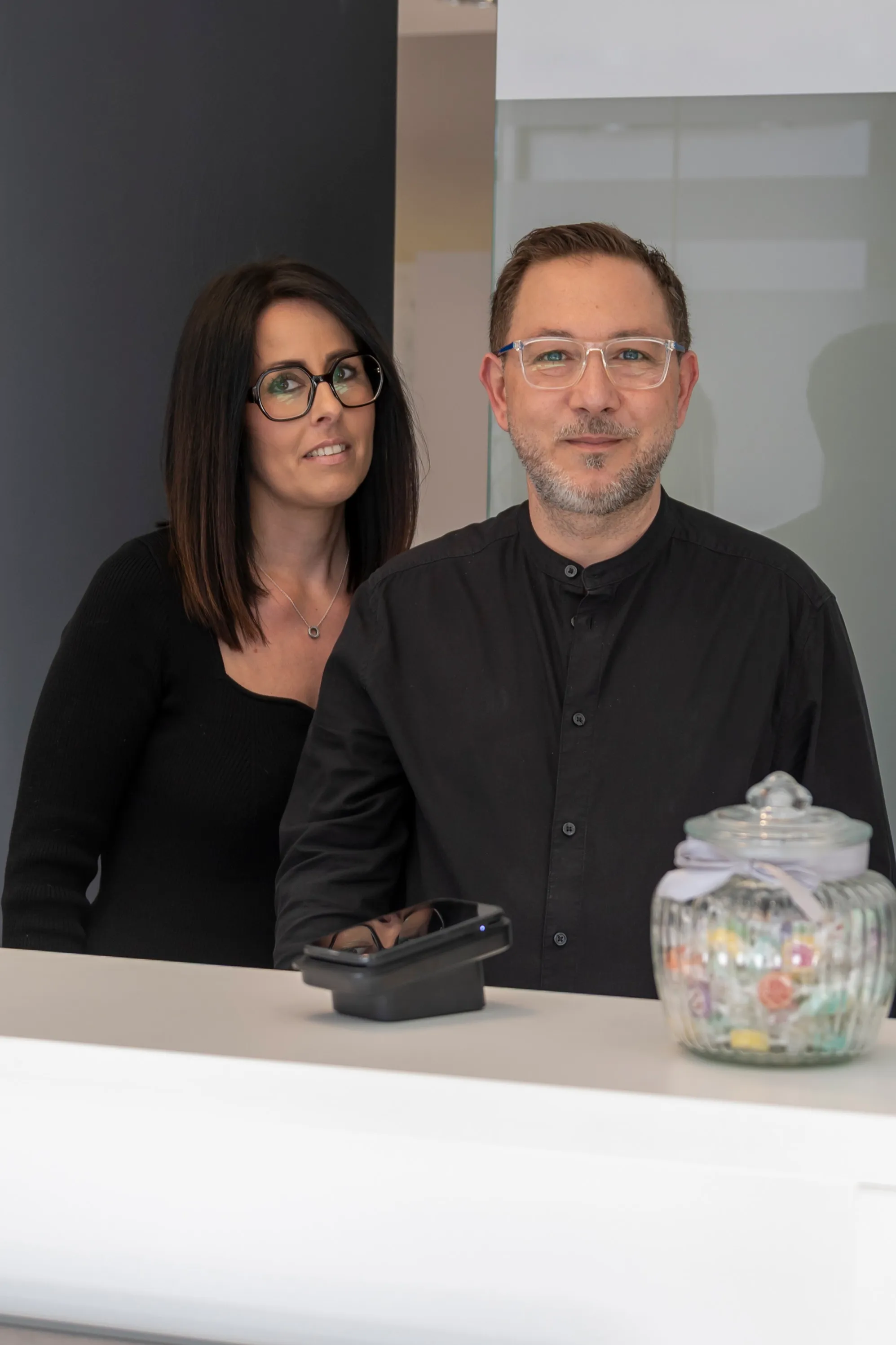 Friseurmeister Mario Dessi und Jeannine Dessi in ihrem Premium Friseursalon in Viernheim
